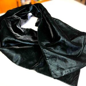 Barneys New York men's scarf in deep, iridescent green velvet